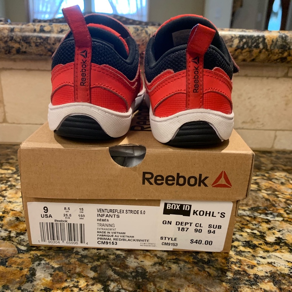 SOLD - Reebok Toddler boys shoes - Picture 3 of 5